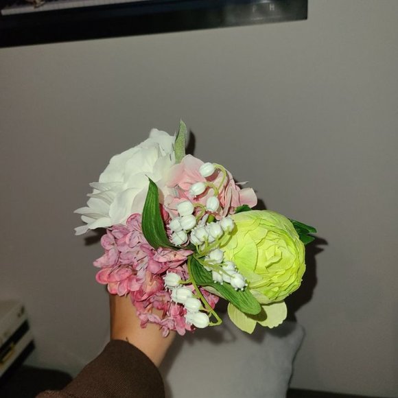 Silk faux flowers, great for wedding / home / party decor - Picture 1 of 4